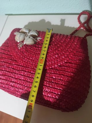 Bolso de rafia rojo conchas