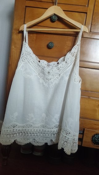 Camisa nueva, de tirantes con encaje