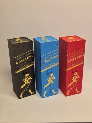 Vitrina Johnnie Walker (Negro, Azul, Rojo)