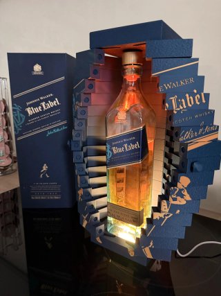 Vitrina Johnnie Walker (Negro, Azul, Rojo)