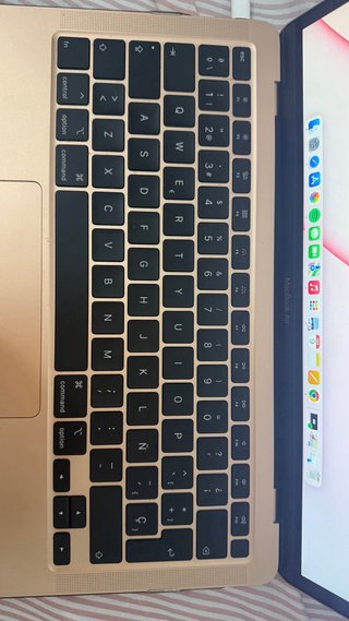 MacBook Air Retina 13” 2020 Dorado