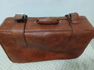 Maleta de cuero marrón vintage. Nose la marca