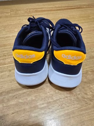 Sneakers Adidas Taglia 37.5