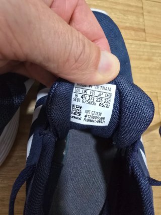 Sneakers Adidas Taglia 37.5