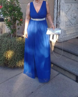 Vestido largo azul con pedrería