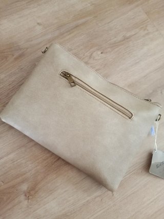 Bolso de mano con flecos