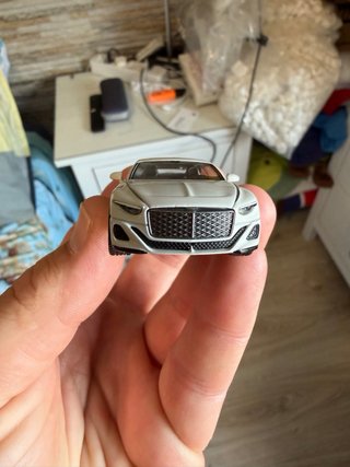 Mini GT Bentley Batur Pearl White