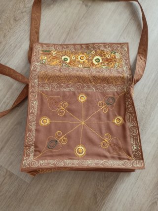 Bolso bandolera bordado