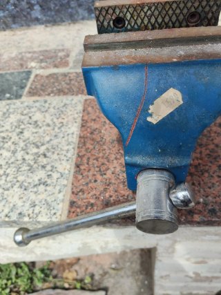 Tornillo de banco azul
