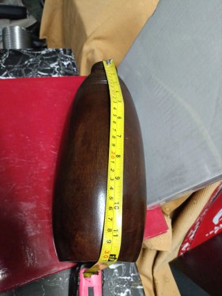 Jarrón de madera marrón