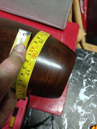 Jarrón de madera marrón