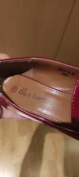 Zapatos charol burdeos con lazo