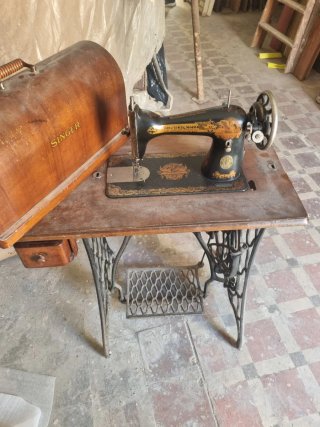 Máquina de coser Singer antigua