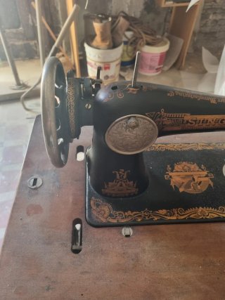 Máquina de coser Singer antigua