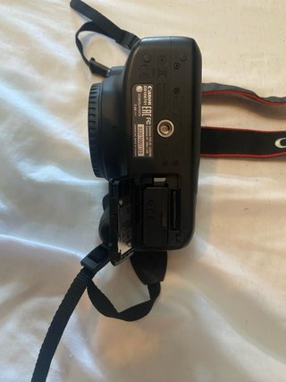 Cámara Canon Negra con Accesorios