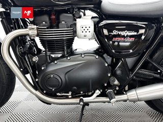 TRIUMPH STREET TWIN 2019 12391 kms.