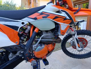 KTM 350 EXC-F 2016; Solo 83hrs.