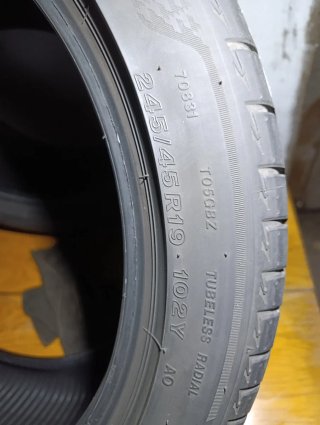 Bridgestone 245/45R19 102Y