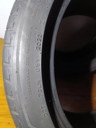 Bridgestone 245/45R19 102Y