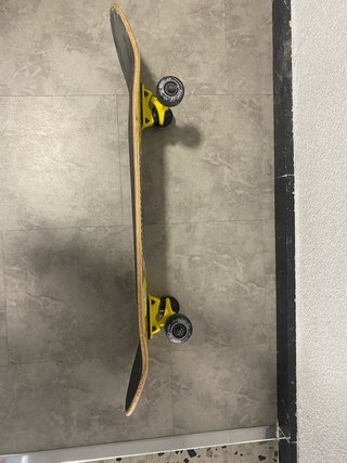 Skate Amarillo con Diseño