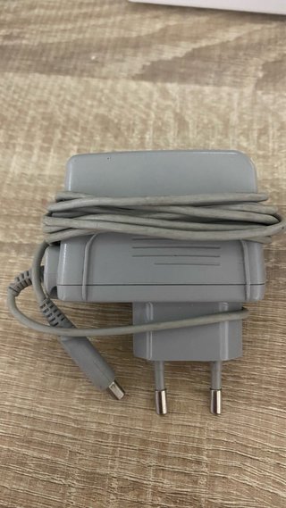 Nintendo 3DS XL con extras en la tarjeta SD