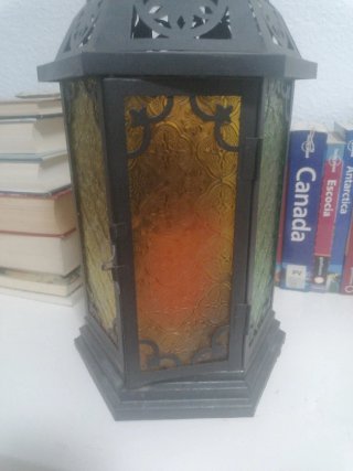 Farol de metal y cristal con vela