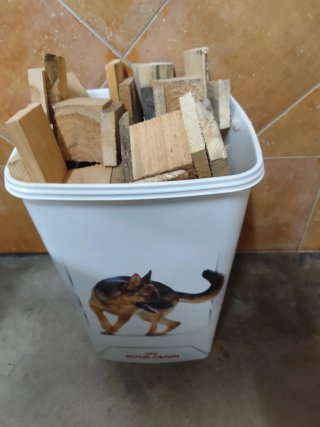 Madera para chimenea y barbacoa