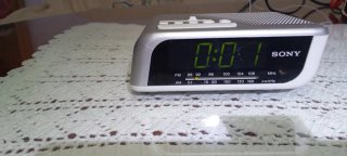 Radio Reloj Sony gris