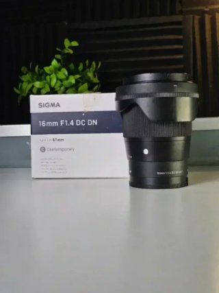 Obiettivo Sigma 16mm F1.4 DC DN Contemporary per fotocamere Sony E