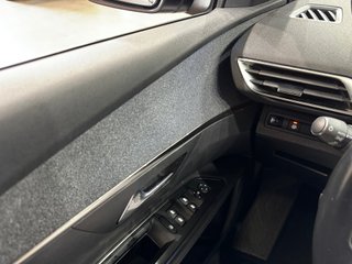 Peugeot 3008 225 eEAT8 Allure Pack (2023)