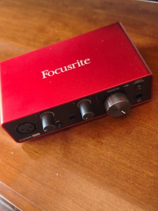 Focusrite Roja con Cargador 3 generación