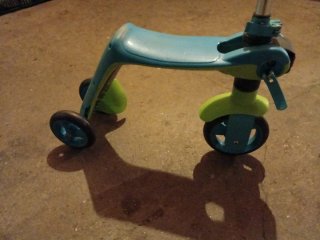 Triciclo per bambini a 3 ruote blu