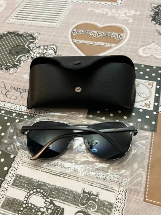 Gafas de sol aviador negras y plateadas