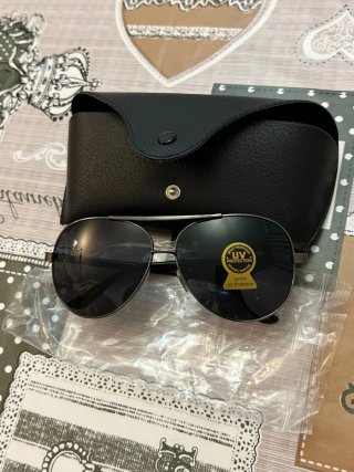 Gafas de sol aviador negras y plateadas