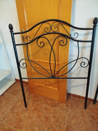 Cabezal de cama de forja negro