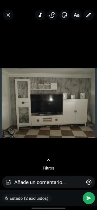 Mueble de salón blanco de madera