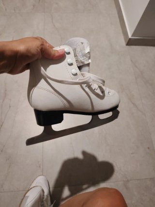 Patines de hielo blancos