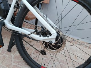 Vendo o cambio Bicicleta Eléctrica Blanca Rockride
