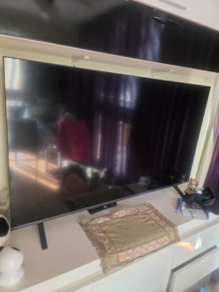 Televisor Negro y Gris 50 pulgadas