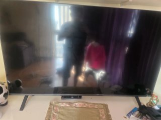 Televisor Negro y Gris 50 pulgadas