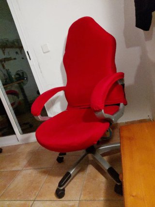 Silla de oficina roja