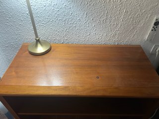 Mueble de madera / Mesa auxiliar