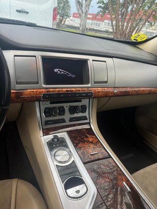 Jaguar XF 2012