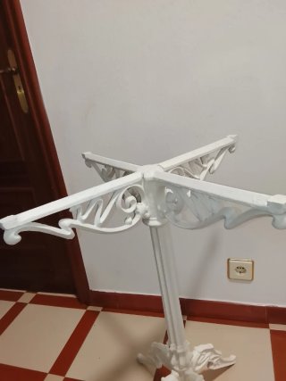 Mesa antigua de jardín