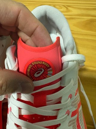 Zapatillas ASICS Hombre Blancas y Rosas