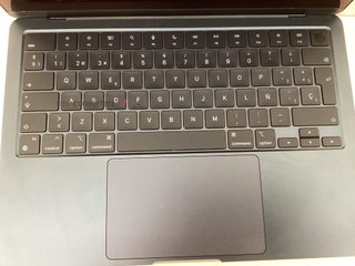 portatil apple apple macbook air m2 8-core 3.4 13 (10gpu) (2022) (a2681)