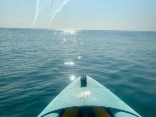 Kayak inflable azul y amarillo