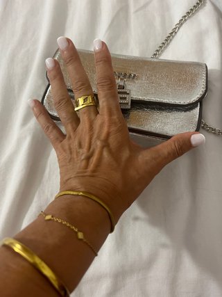 Espectacular bolso Guess Plateado elegantísimo