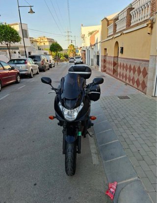 Suzuki Naked Negra