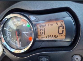 Suzuki Naked Negra